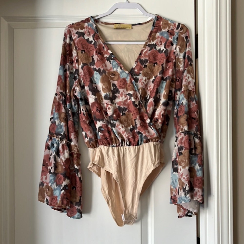 How Very Loved Bell Sleeve Body Suite Size Large NWOT
